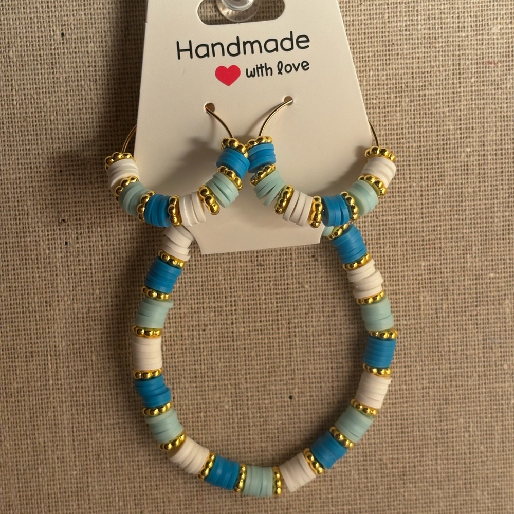 Blue and white set of earrings and bracelet